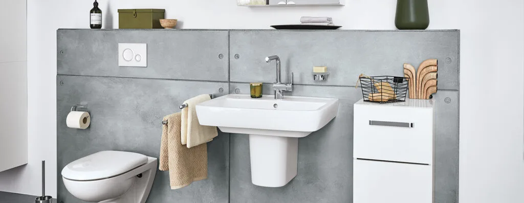 Saniertes Badezimmer mit bodengleicher Dusche